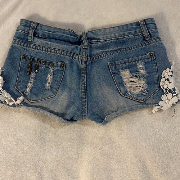 Girls Ripped Shorts - Picture 2 of 6